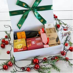 Everything_but_Flowers_Christmas Cheer - Veuve Clicquot