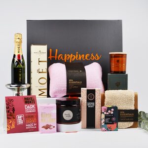 Everything_but_Flowers_Pamper with Moet Gift Hamper