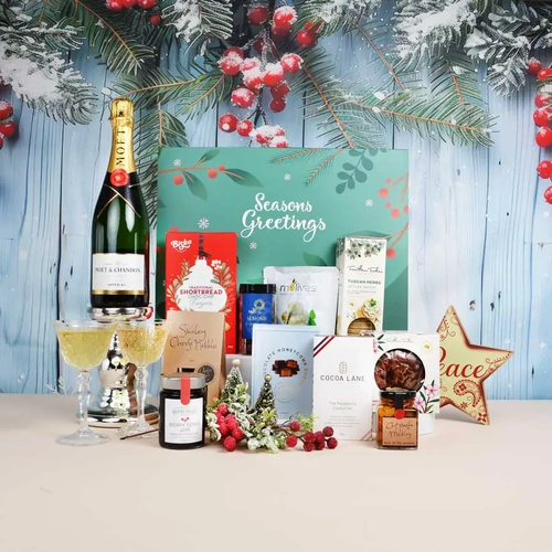 Everything_but_Flowers_It's a Champagne Christmas - Moet & Chandon